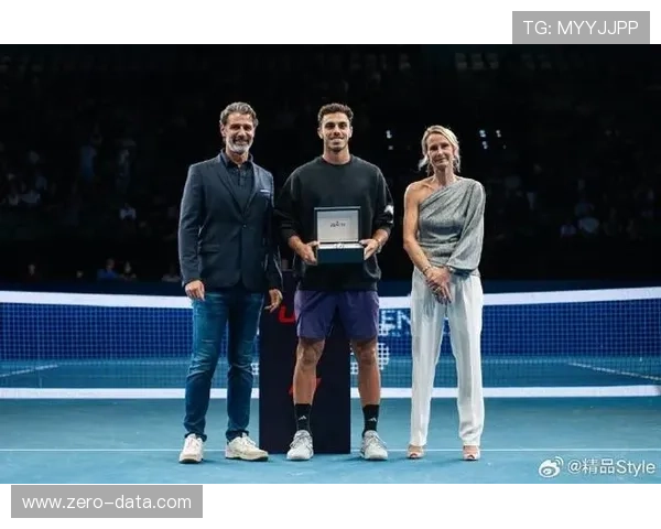 世界网球锦标赛揭幕战精彩纷呈 经典对决引爆赛场激情